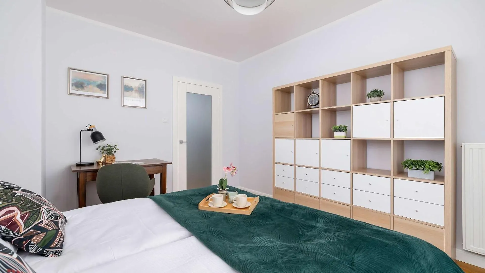 Apartment Przytulny I Przestronny Apartament W Krakowie Z Parkingiem Biurkiem I 2 Balkonami By Noclegi Renters